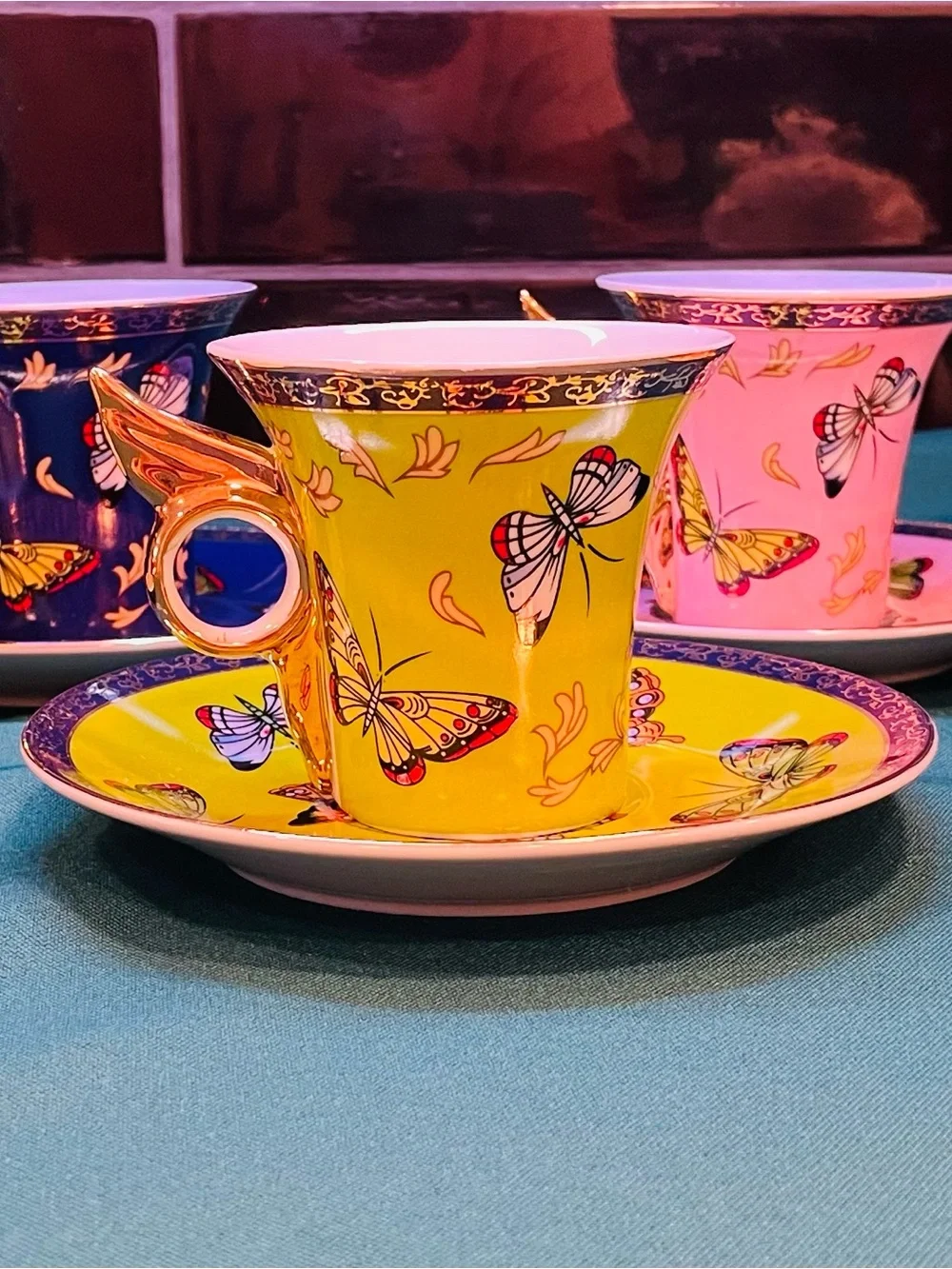 Beautiful set of 5 vibrant butterfly porcelain tea/coffee cups and saucers